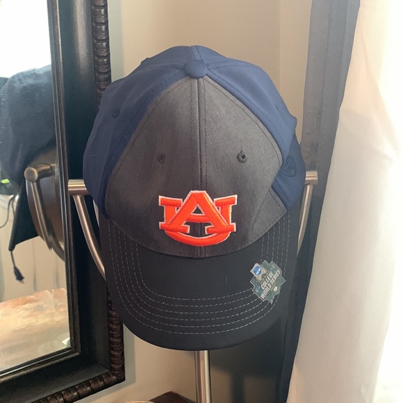 SOLD!!!!!!! Auburn World Series cap - Picture 3 of 4